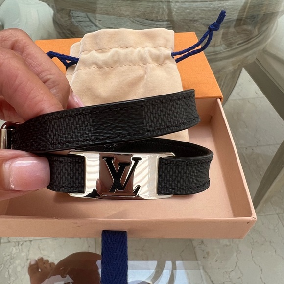 Louis Vuitton “sign it” bracelet. - Picture 5 of 7